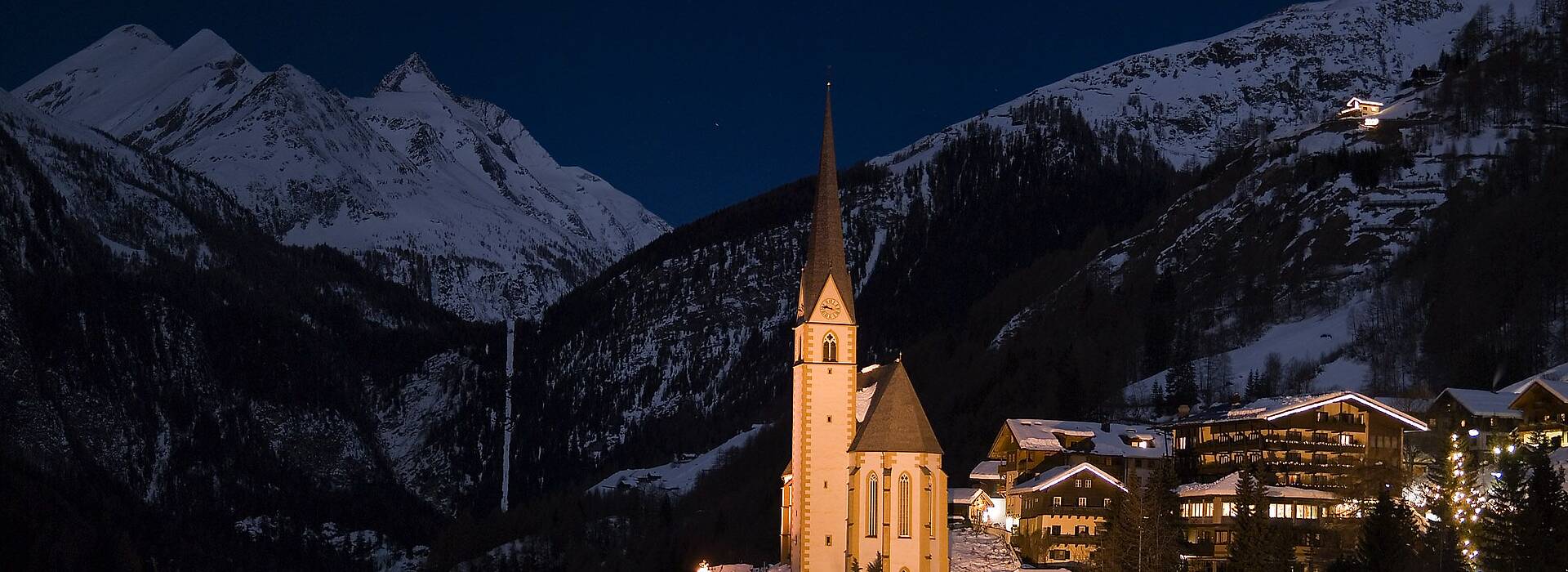 Ein Wintermärchen wartet in Heiligenblut. Wild, mystisch und heimelig. Hoch oben thront der höchste Berg Österreichs, der Großglockner.