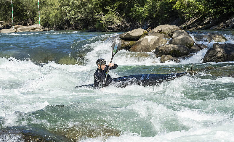 Mit dem Kajak unterwegs im Wildwasser bei Flattach