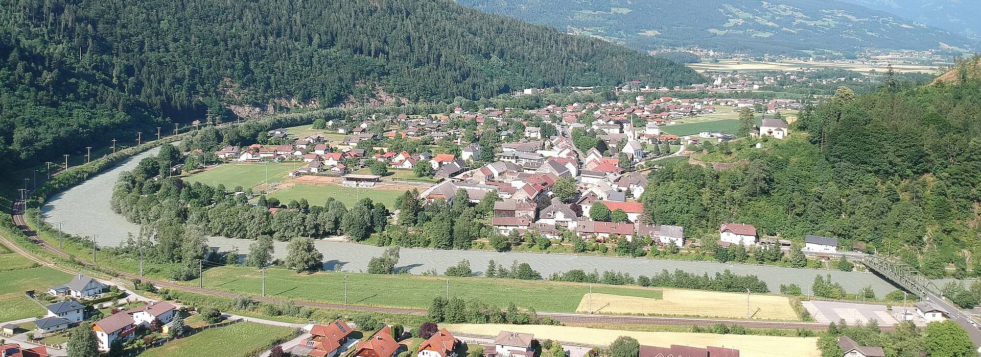 Blick auf Sachsenburg im Drautal