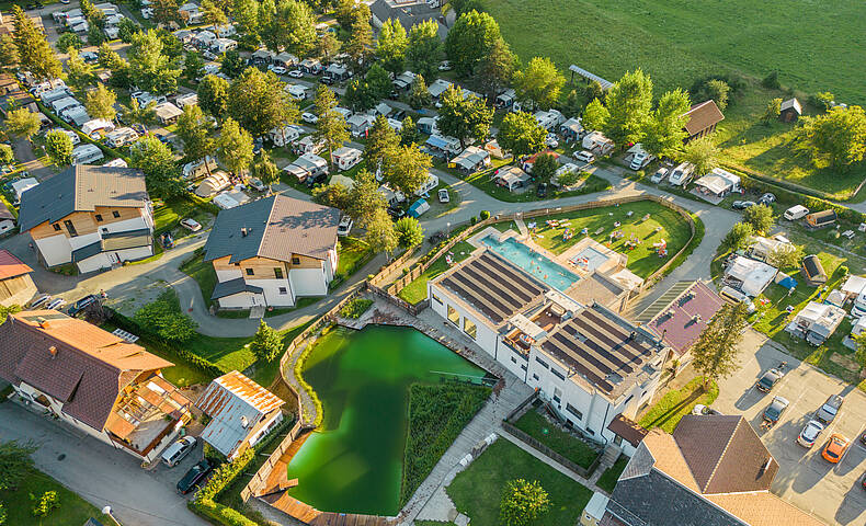 Blick auf Camping EuroParcs Pressegger See