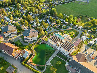 Blick auf Camping EuroParcs Pressegger See