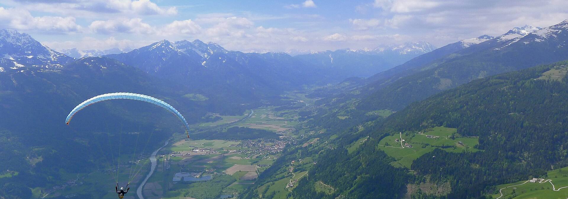 Emberger Alm im Drautal beim Paragliding